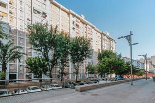 Appartement  C/ bedoll. Solvia inmobiliaria  piso cornellà de llobregat