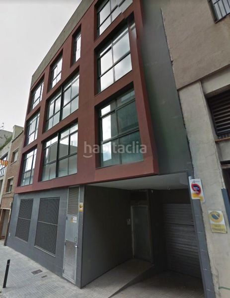 Foto bf1b14dd-8320-443f-9092-441e1579fd4d. Aparcament cotxe a Cementiri Vell Terrassa