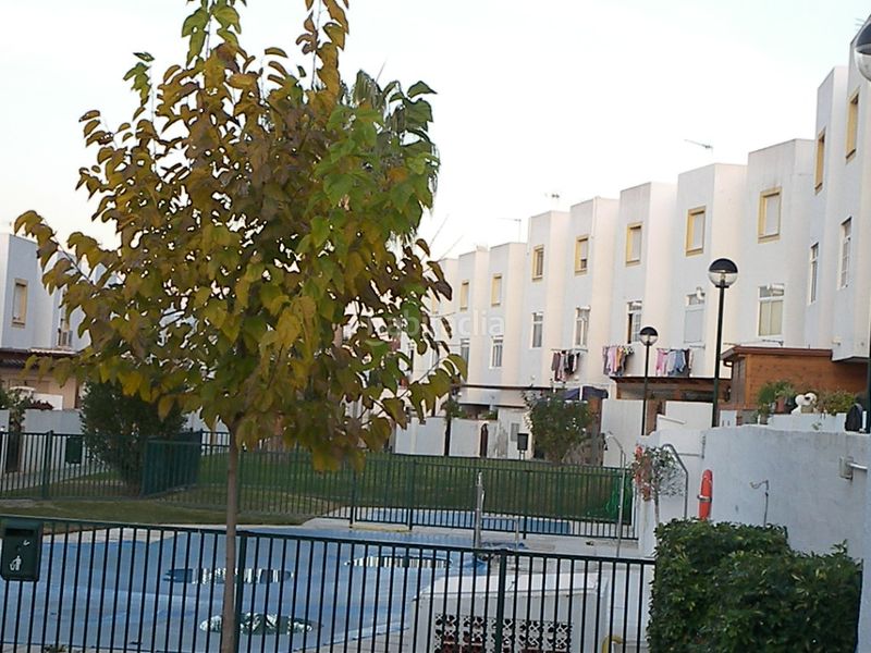 Foto 42b5884e-b151-4170-858c-8e93aadb3a31. Casa aparellada amb aparcament a Cártama pueblo Cártama