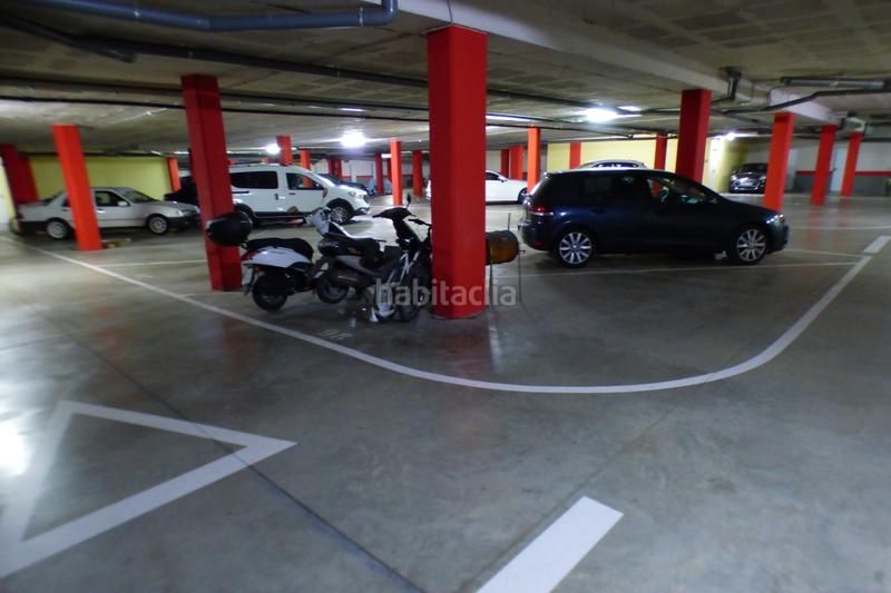 Foto 0a19b429-0b67-41c9-8e50-638ce5a4e717. Parking coche solvia inmobiliaria garaje en Banyoles