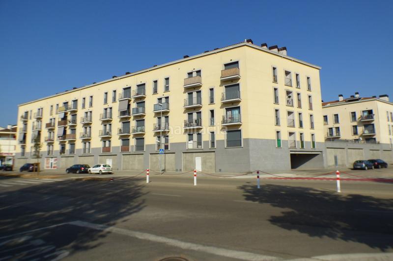 Foto c5849bc8-898d-4bdb-9f57-69eee52512a9. Parking coche solvia inmobiliaria garaje en Banyoles