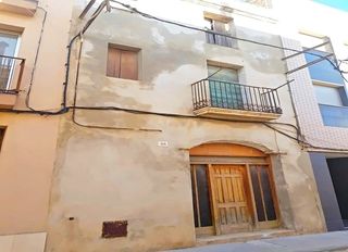 Casa aparellada  C/ santa candia. Solvia inmobiliaria  chalet adosado roquetes