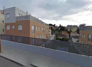 Car parking  Anglaterra. Solvia inmobiliaria  garaje calafell