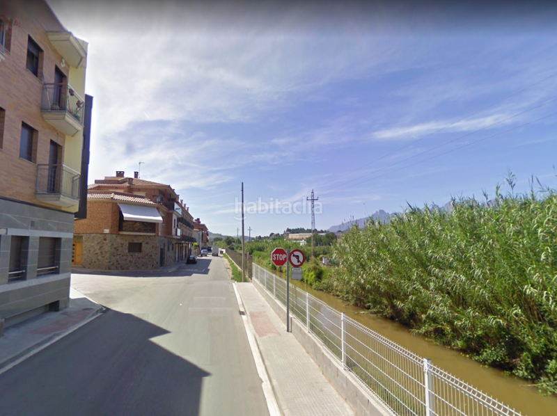 Foto b57cc2af-1b02-4730-a567-801e0c56eb27. Aparcament cotxe a Sant Vicenç de Castellet
