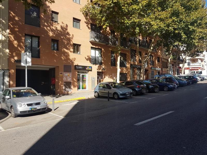 Foto 1db80b1b-2e2d-41b3-a92b-37fd7ea1b08e. Parking voiture dans Nucli Urbà Esparreguera