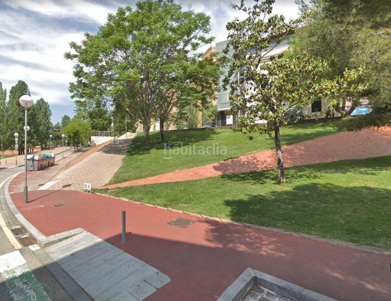 Foto b0a20758-6f0c-4d0f-be07-ec6a288e6c2b. Aparcament cotxe a La Guineueta Barcelona