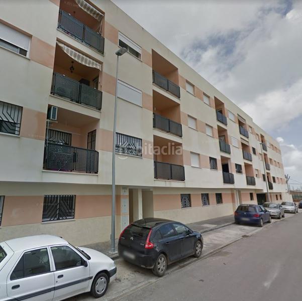 Foto bf791c99-fb42-4731-8dc6-e883fec640d0. Parking coche solvia inmobiliaria garaje arahal en Gerena