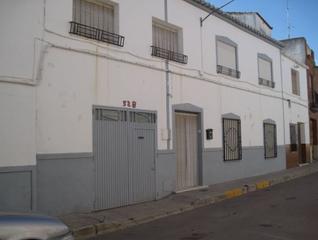 Casa aparellada  C/ hermógenes rodriguez. Solvia inmobiliaria  chalet adosado herencia