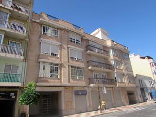 Aparcament cotxe  Arbres. Solvia inmobiliaria  garaje algemesí