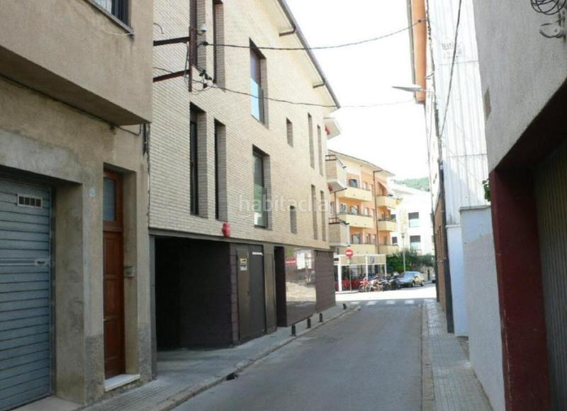 Foto 756f226f-6cdf-4cba-98d1-5f1d4606a64f. Aparcament cotxe a Santa Coloma de Farners