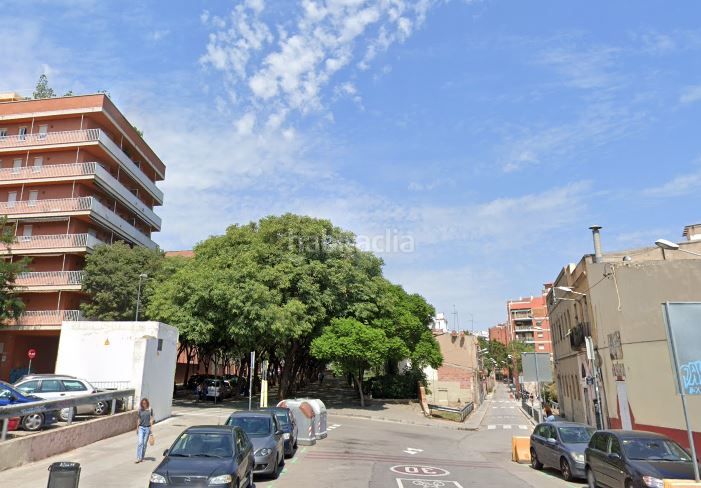 Foto 358540b9-d32a-4bff-9066-3a6b0188b57b. Aparcament cotxe a El Clot Barcelona