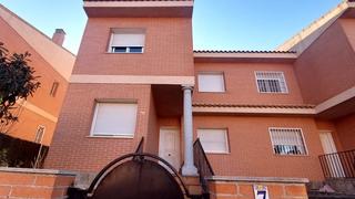 Doppelhaus  C/ vereda de san josé. Solvia inmobiliaria  chalet adosado ugena