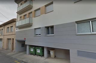 Aparcament cotxe  Miguel de cervantes, de. Solvia inmobiliaria  garaje olot