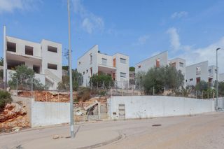 Xalet  C/ barranc de lalgoder. Solvia inmobiliaria  chalet independiente montroy