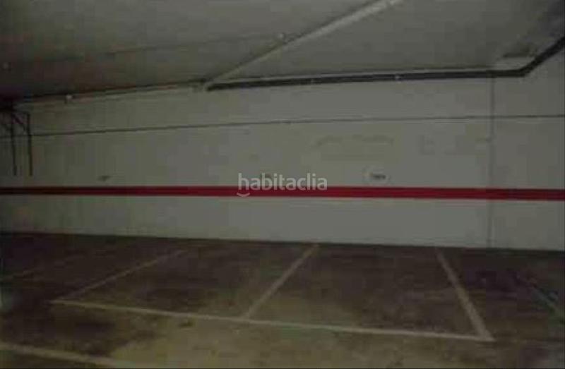 Foto e762c0d9-e489-4cd8-9dbe-3a4e23ceb636. Aparcament cotxe a Albaida