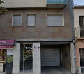 Parking coche  Vint-i-dos de juliol. Solvia inmobiliaria  garaje terrassa