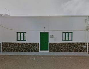 Casa aparellada  C/ punta de la sonda. Solvia inmobiliaria  chalet adosado teguise