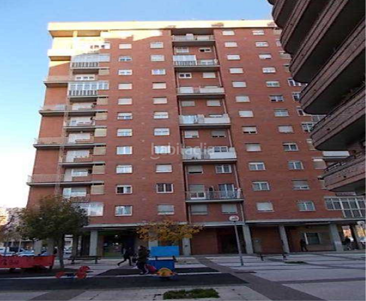 Foto 1e331fb0-228e-4338-be85-900a14861885. Parking coche solvia inmobiliaria garaje vitoriagasteiz en Vitoria - Gasteiz