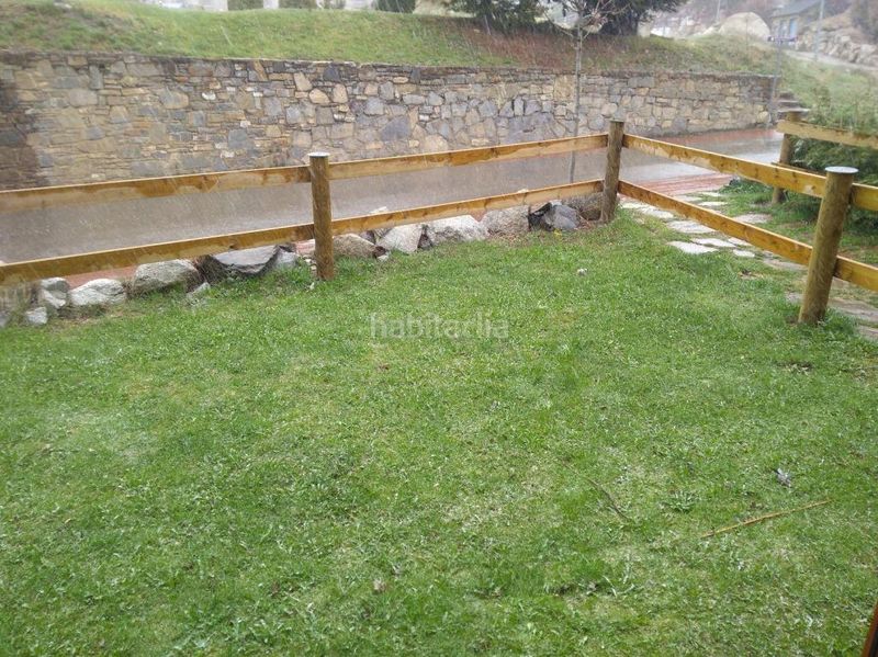 Foto f385c25b-9a06-4bb8-bb9e-f845ee15758d. Aparcament cotxe a Vall de Boí (La)