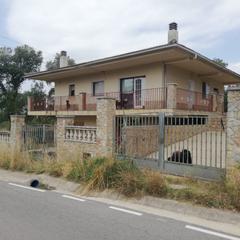 Xalet  C/ malavella park. Solvia inmobiliaria  chalet independiente caldes de malavella