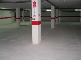 Aparcament cotxe  Las higueras. Solvia inmobiliaria  garaje vícar