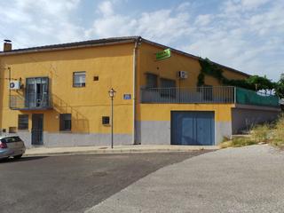 Casa aparellada  Av diputación. Solvia inmobiliaria  chalet adosado yátova