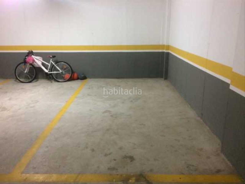 Foto 672fa668-eee1-414a-867d-deaa427a7e0a. Aparcament cotxe a Almussafes