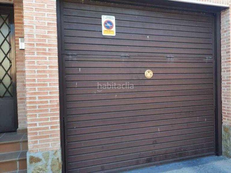 Foto eb7a3122-e590-4044-bd12-1892590d2016. Parking voiture dans Pozo de Guadalajara