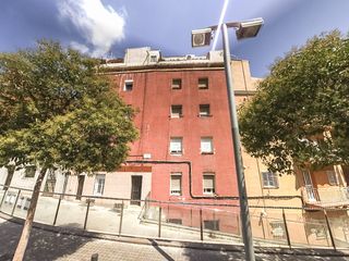 Piso  C/ pluto. Solvia inmobiliaria  piso barcelona