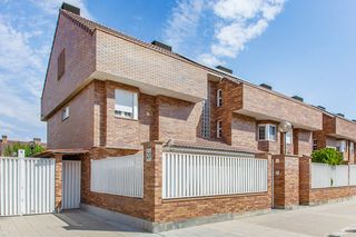 Doppelhaus  C/ ibón de ordiceto. Solvia inmobiliaria  chalet adosado zaragoza