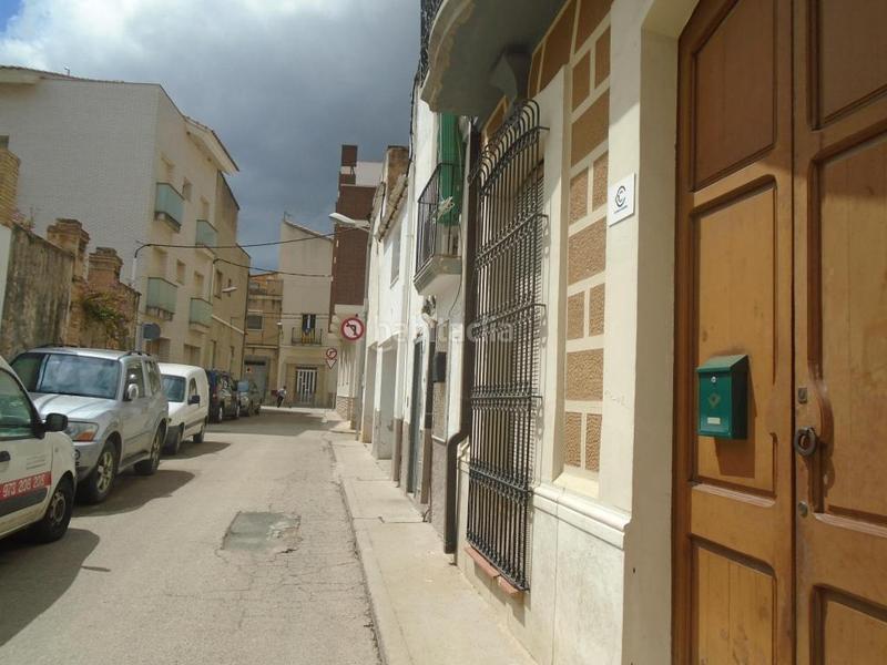 Foto dba536c6-d0f3-4f4d-9d91-4d022a2ed967. Car parking in Santa Bàrbara