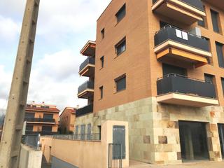 Aparcament cotxe  De barcelona. Solvia inmobiliaria  garaje montroig del camp