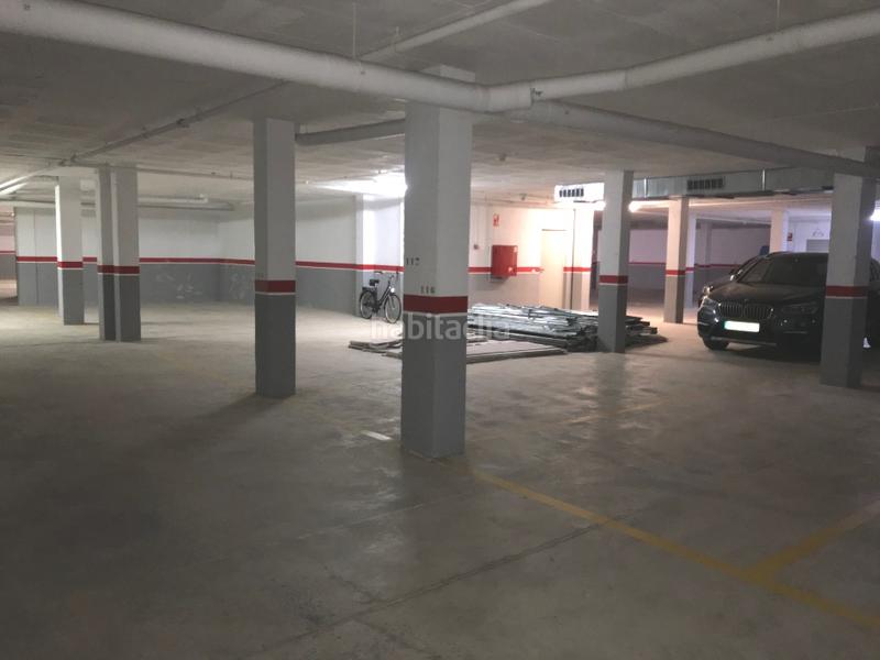 Foto 1339f6d6-e43b-4638-9087-f89711feb968. Aparcament cotxe a Centre Miami Platja