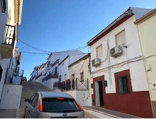 Casa aparellada  Cl calle corralada alta. Solvia inmobiliaria  chalet adosado santa bárbara de casa