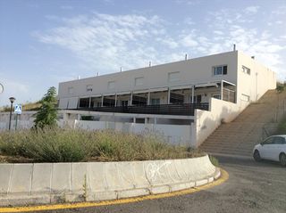 Casa aparellada  C/ ojos del salado. Solvia inmobiliaria  chalet adosado granada