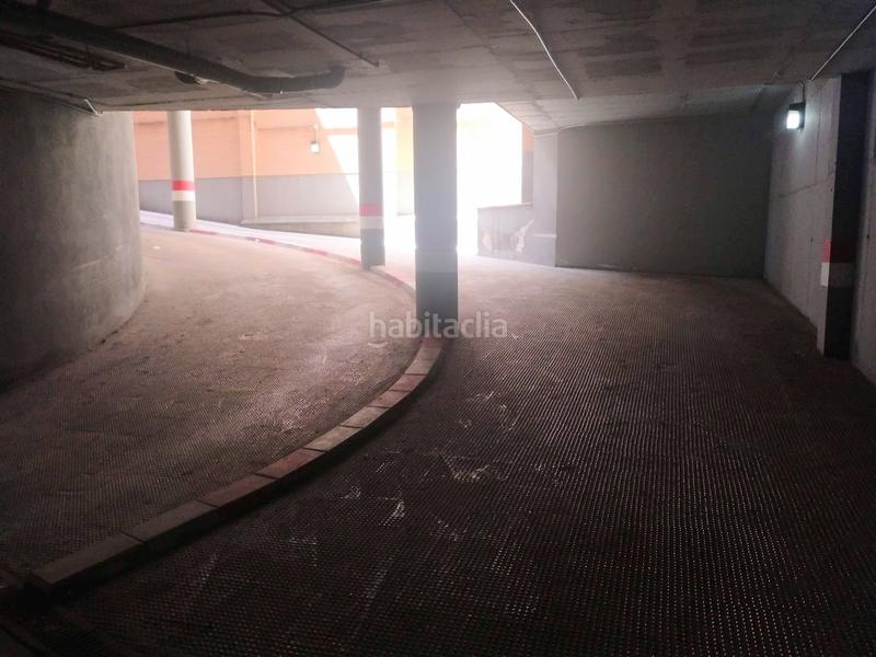 Foto d1f626bd-b789-42f8-8b43-1166e87ebe67. Parking voiture dans El Plantinar - Avda. La Paz - El Juncal Sevilla