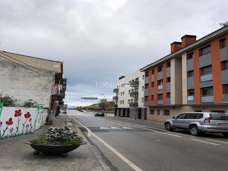 Foto a1938097-fce9-42c3-bbaf-bf7025ce7fc2. Parking voiture dans Artés