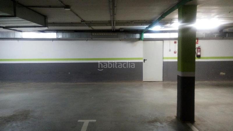 Foto c6023f25-e6ea-4926-864a-c7150ae76459. Parking voiture dans Artés