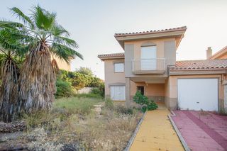 Casa pareada  Cm de la paralela. Solvia inmobiliaria  chalet adosado guardia de jaén la