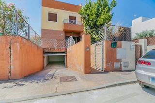 Casa aparellada  C/ de coin. Solvia inmobiliaria  chalet adosado alhaurín el grande