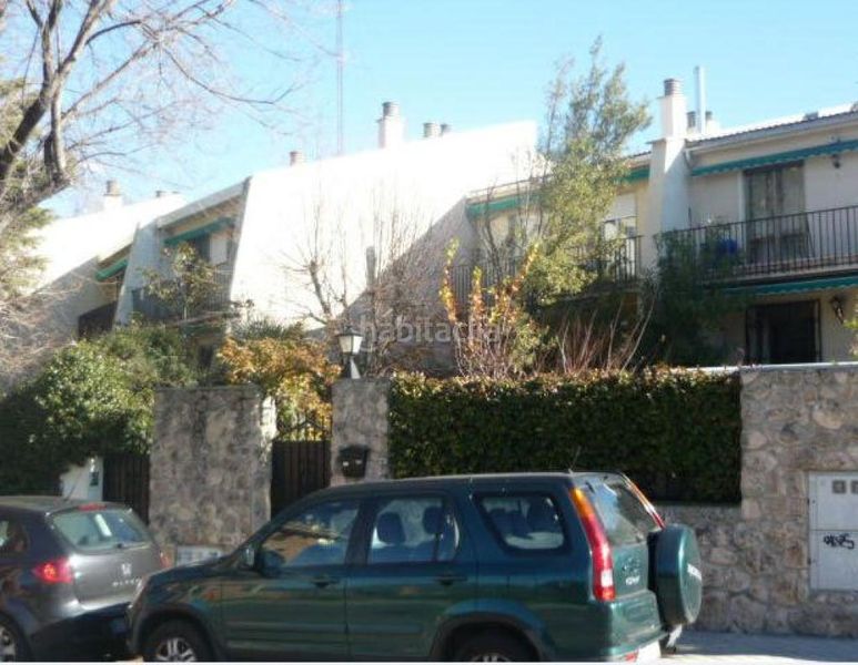 Foto 1211fbf8-9a72-49ed-9104-57655a4748d0. Casa aparellada a Peñagrande Madrid