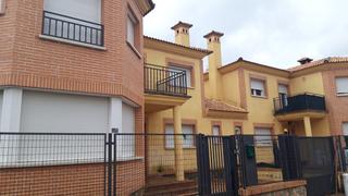 Casa aparellada  C/ buenaventura. Solvia inmobiliaria  chalet adosado escalona