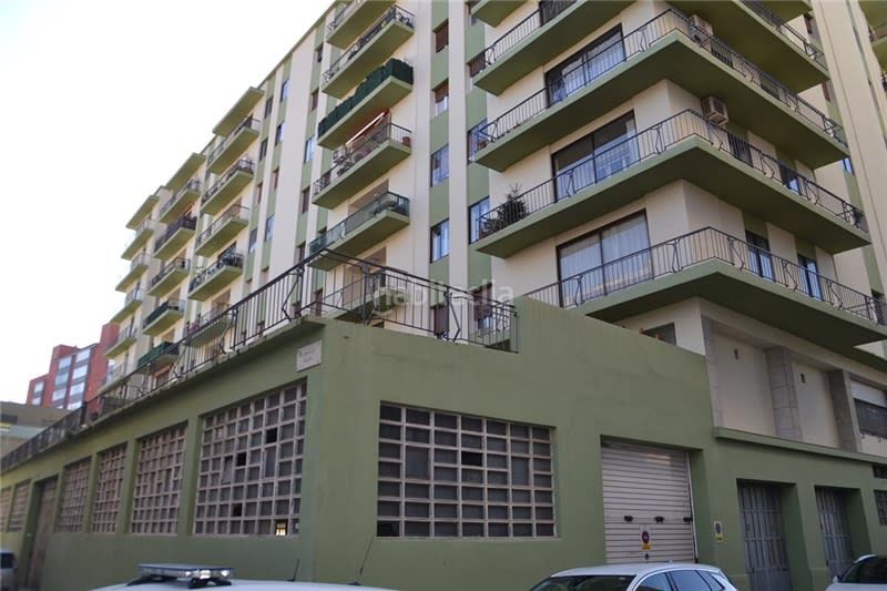 Foto 89ea6e92-b8fc-43e5-8949-00f44c1cad8b. Aparcament cotxe a Eixample-Horta Capallera Figueres