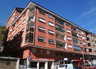 Aparcament cotxe  Asturias. Solvia inmobiliaria  garaje villablino