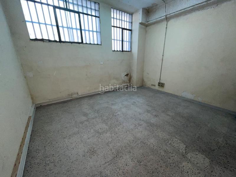 Foto e7679a0d-c3f5-4c29-a60d-096642262e3f. Local comercial a Singuerlín Santa Coloma de Gramenet