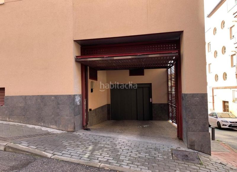 Foto cd548413-4a49-44dd-a345-46cf6e6075e4. Aparcament cotxe a Valdeacederas Madrid