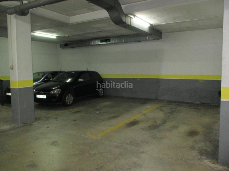 Foto c9cff575-5145-436e-90a6-03a8793bdf1c. Aparcament cotxe a Llagosta (La)