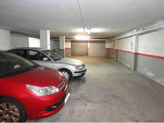 Aparcament cotxe  Hipòlit lázaro, d'. Solvia inmobiliaria  garaje olot