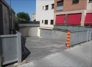 Parking coche  C/ estoril. Solvia inmobiliaria  garaje barberà del vallès