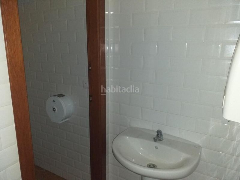 Foto e5ad3d4a-bf26-4970-afb1-e369df8c3462. Local comercial a Lalín